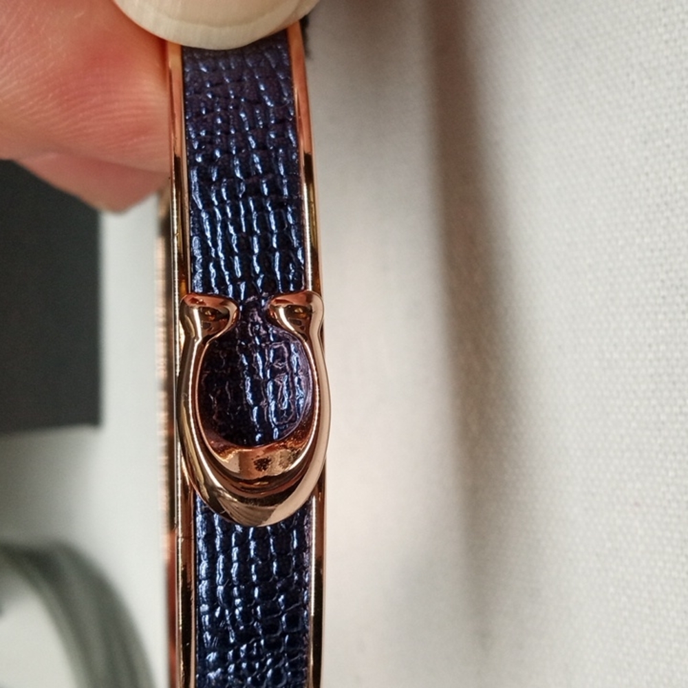 COACH ENAMEL BRACELET IN MIDNIGHT BLUE LEATHER WITH ROSE GOLD HARDWARE